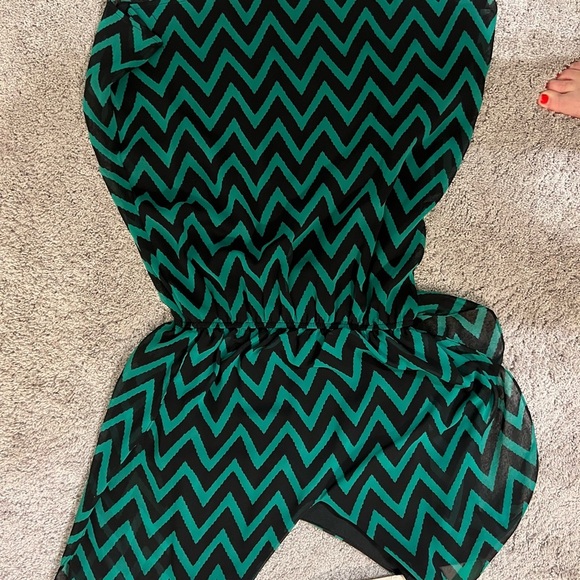 Buttons Green and Black zigzag mini dress. Size small - Picture 4 of 8